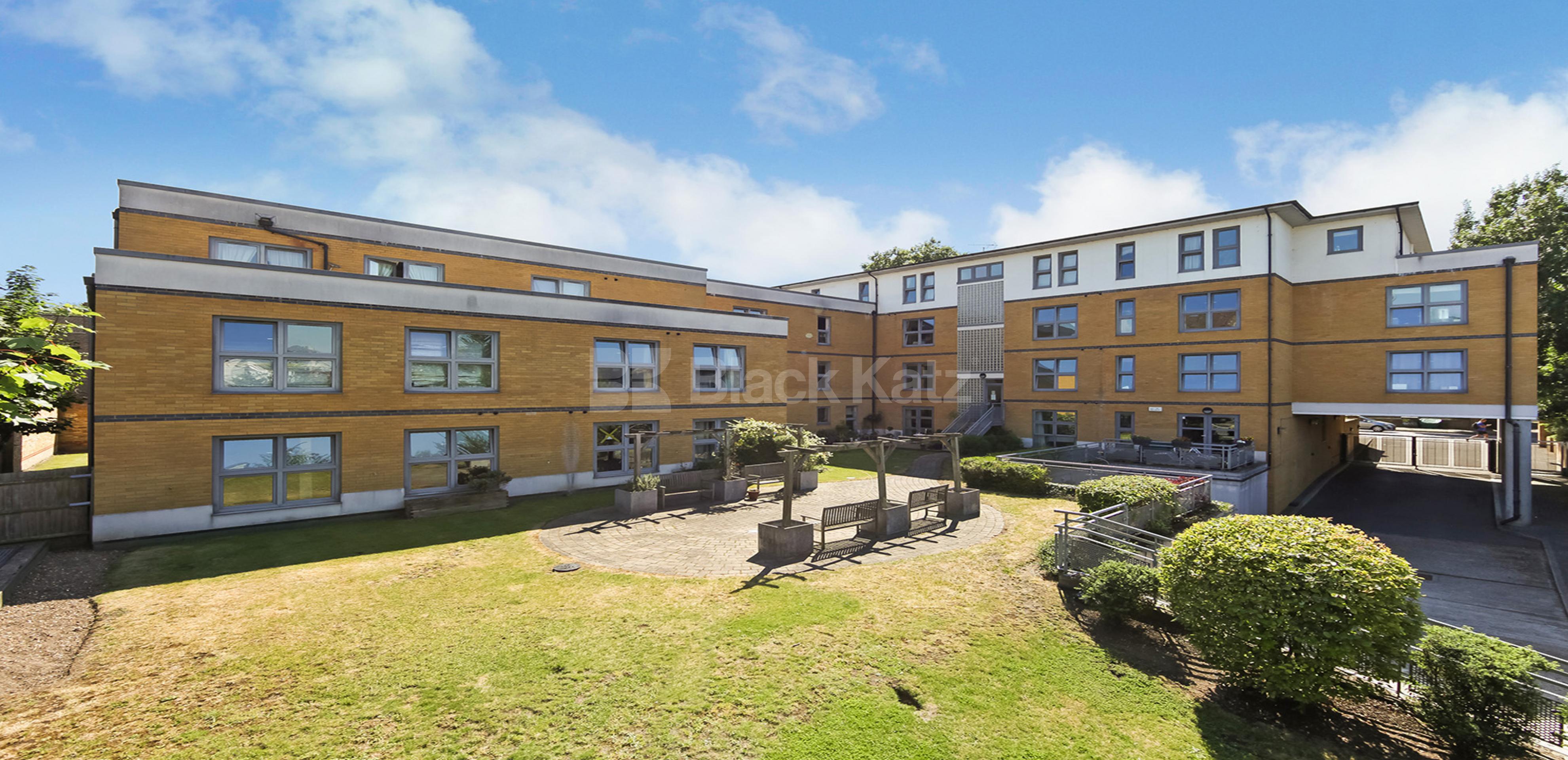 			LET , 2 Bedroom, 1 bath, 1 reception Apartment			 Pembroke House.77 Kings Avenue, Clapham  SW4